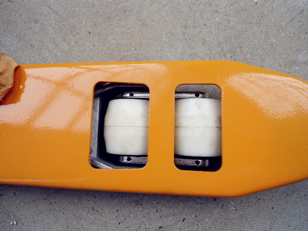 叉車產(chǎn)品細(xì)節(jié)處實(shí)拍-河北東圣吊索具制造有限公司-石材夾具_(dá)小型攪拌機(jī)_手動叉車_液壓堆高車 叉車產(chǎn)品細(xì)節(jié)處實(shí)拍-河北東圣吊索具制造有限公司-石材夾具_(dá)小型攪拌機(jī)_手動叉車_液壓堆高車