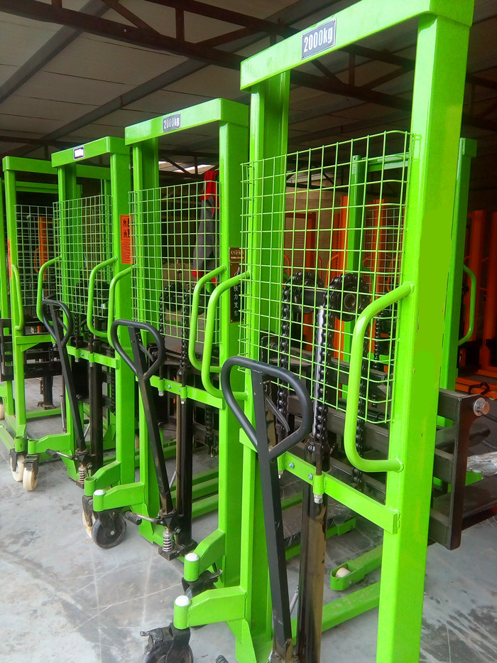 手動(dòng)液壓堆高車待出廠發(fā)貨--河北東圣吊索具制造有限公司 手動(dòng)液壓堆高車待出廠發(fā)貨--河北東圣吊索具制造有限公司