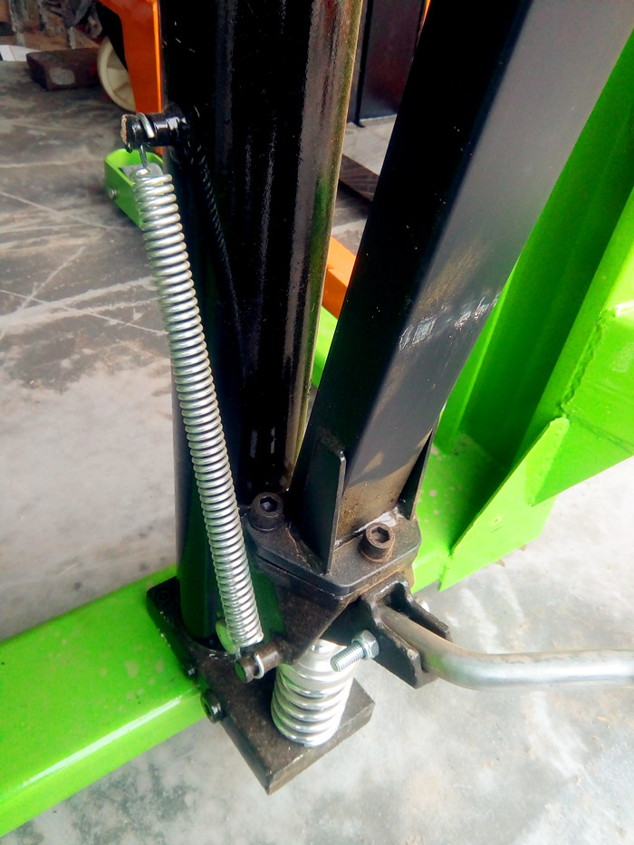 液壓堆高車壓力彈簧--河北東圣吊索具制造有限公司 液壓堆高車壓力彈簧--河北東圣吊索具制造有限公司