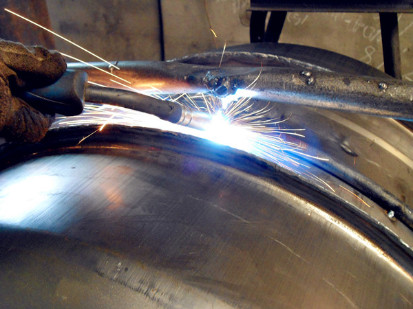 小型攪拌機(jī)外部焊接技術(shù),保證無縫焊接--河北東圣吊索具制造有限公司--小型攪拌機(jī)|石材夾具|液壓堆高車|手動(dòng)叉車 小型攪拌機(jī)外部焊接技術(shù),保證無縫焊接--河北東圣吊索具制造有限公司--小型攪拌機(jī)|石材夾具|液壓堆高車|手動(dòng)叉車