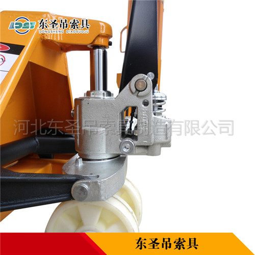 手動小叉車自液壓缸--河北東圣吊索具制造有限公司--手動叉車|石材夾具|小型攪拌機|液壓堆高車