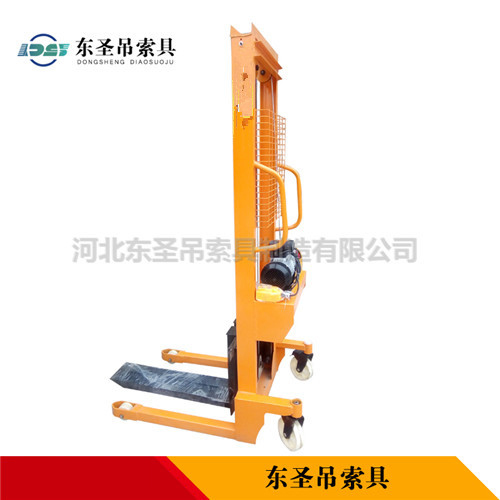 半電動(dòng)液壓升降堆高車側(cè)面展示--河北東圣吊索具制造有限公司--液壓堆高車|手動(dòng)叉車|小型攪拌機(jī)|石材夾具