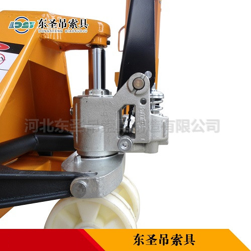 托盤搬運(yùn)車油封更換--河北東圣吊索具制造有限公司--小型攪拌機(jī)|手動(dòng)叉車|液壓堆高車|手動(dòng)叉車