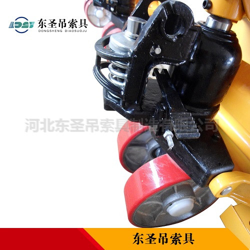 托盤搬運(yùn)車油封更換--河北東圣吊索具制造有限公司--小型攪拌機(jī)|手動(dòng)叉車|液壓堆高車|手動(dòng)叉車