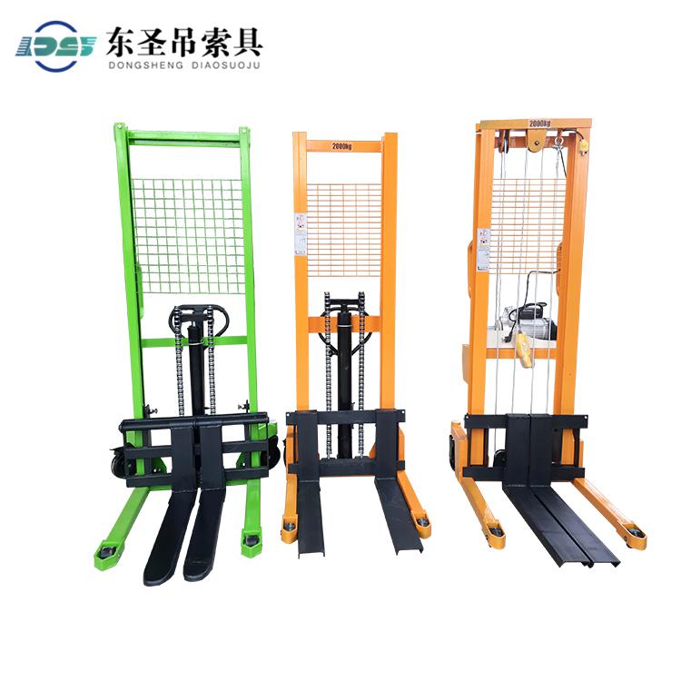 在使用液壓堆高車(chē)進(jìn)行重物提升時(shí)貨叉的要求